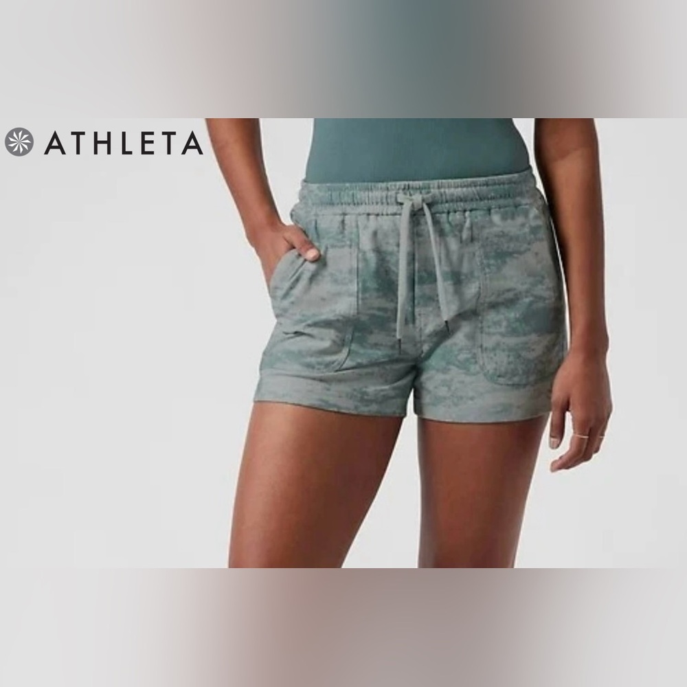 ATHLETA Farallon Short Fog Camo Coast Green Women’s Size: Small